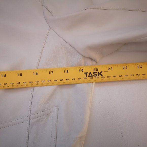 Danier Leather Ladies Off White Motto Style Leather Jacket - Picture 11 of 16